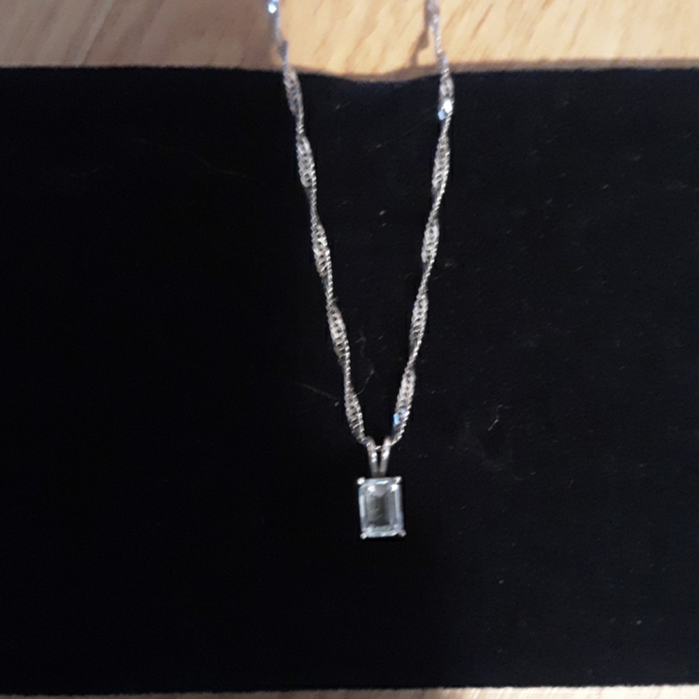 Aquamarine white gold necklace